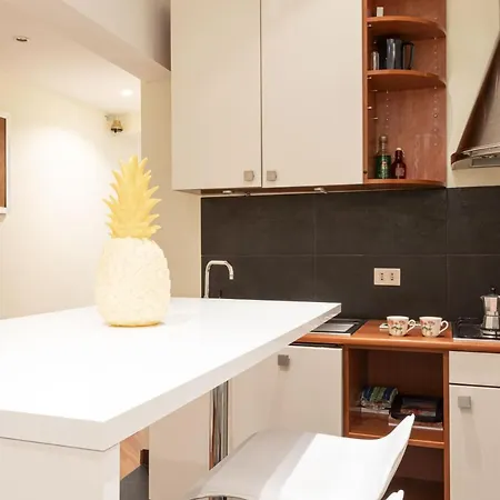 Spanish Steps Hills Apartment